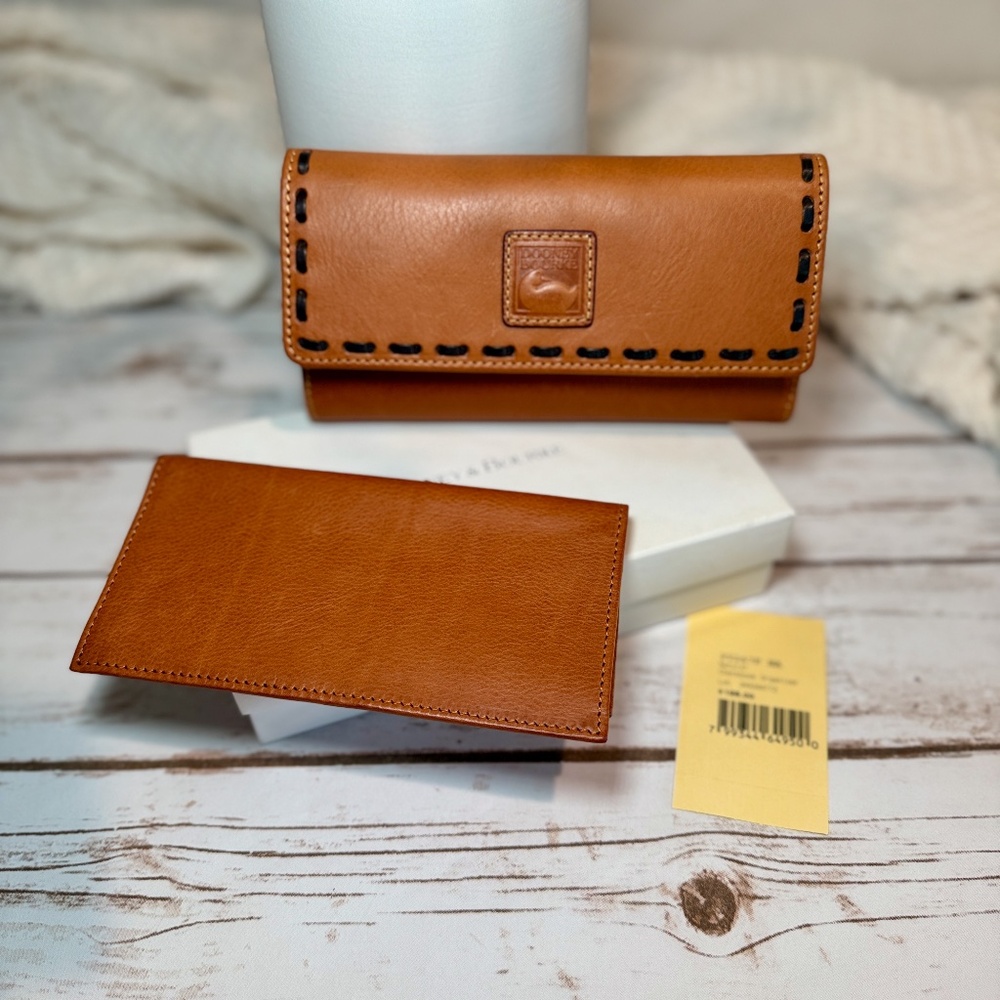 NWOT Dooney & Bourke Florentine Checkbook Organizer Wallet - Natural